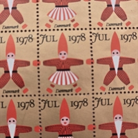 Røde-julemænd-damer-på-guldfarvet-baggrund-1978-julemærker-75-års-jubilæum